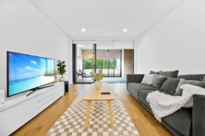 Tranquil 2BD, Pool, Gym & Unbeatable Location, Sydney